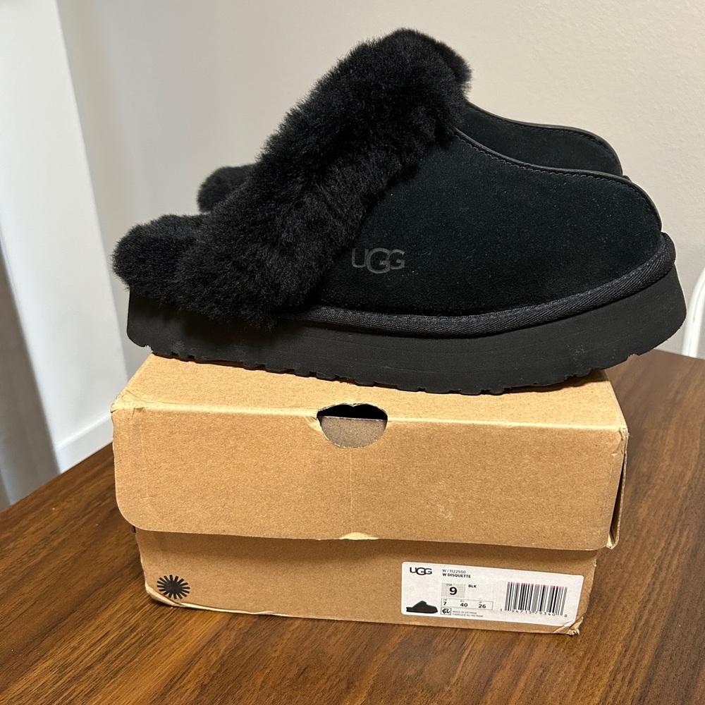 UGG  Disquette Black Suede Fur Slippers